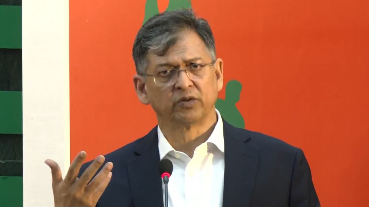 হাসিনা কার্ড খেলে ভারতের সঙ্গে সম্পর্ক বজায় রাখা সম্ভব নয়: স্বরাষ্ট্রমন্ত্রী