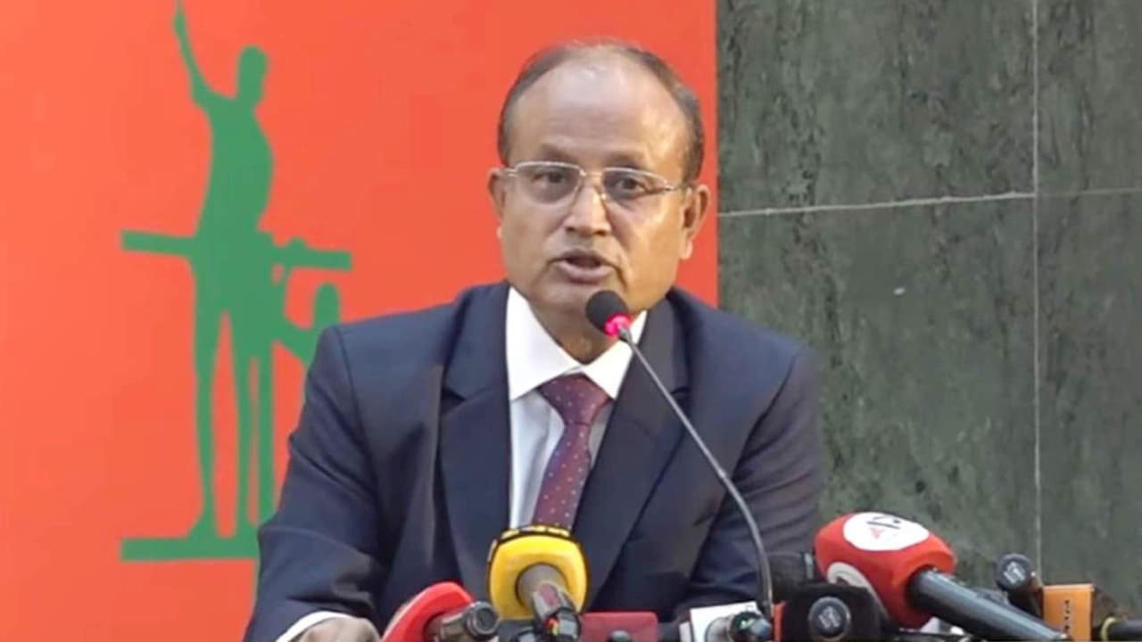 ৪০৪ শিক্ষকের বিরুদ্ধে ব্যবস্থা নিতে হবে: ঢাবি ভিসি