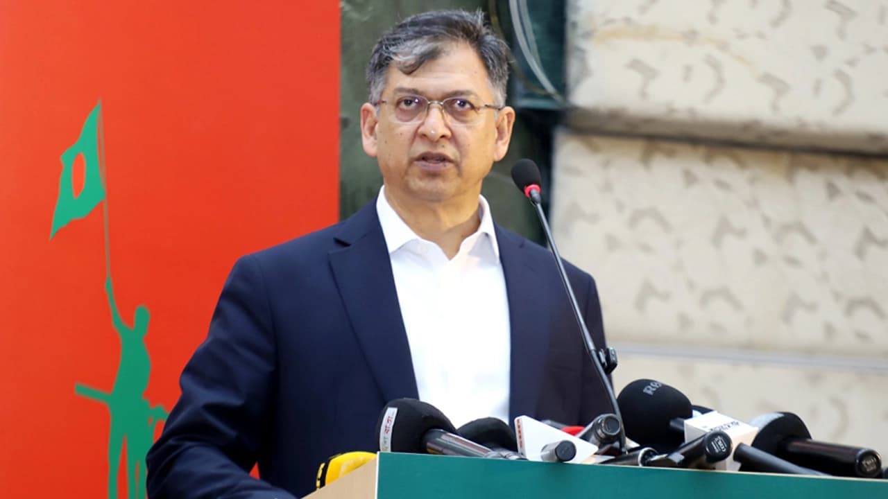 ‘হাসিনা কার্ড’ খেলবেন আবার বন্ধুত্বও চাইবেন, এটা বিপরীতমুখী: স্বরাষ্ট্রমন্ত্রী