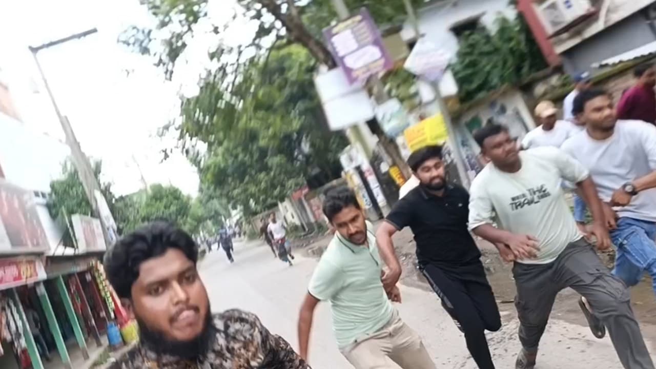 মাগুরায় পোস্টার লাগানো নিয়ে ছাত্রদল-শিবির সংঘাত, থানায় আশ্রয় নেতাকর্মীদের