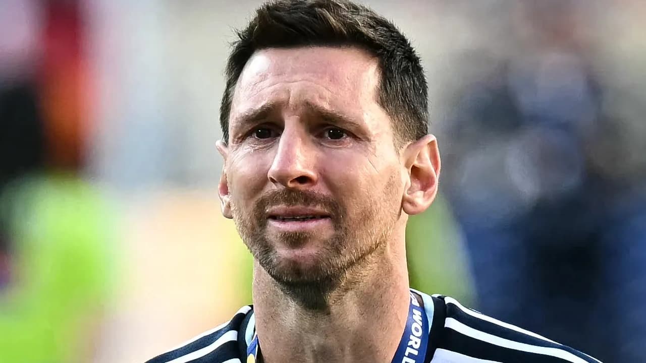 বাবাকে হারানো মেসির পাশে ফুটবল বিশ্ব
