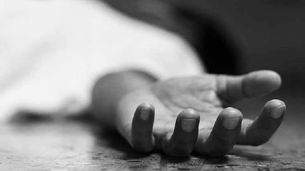 ফতুল্লার বন্ধ গোডাউনে গলিত মরদেহ উদ্ধার, চুরির সন্দেহে আটক ২