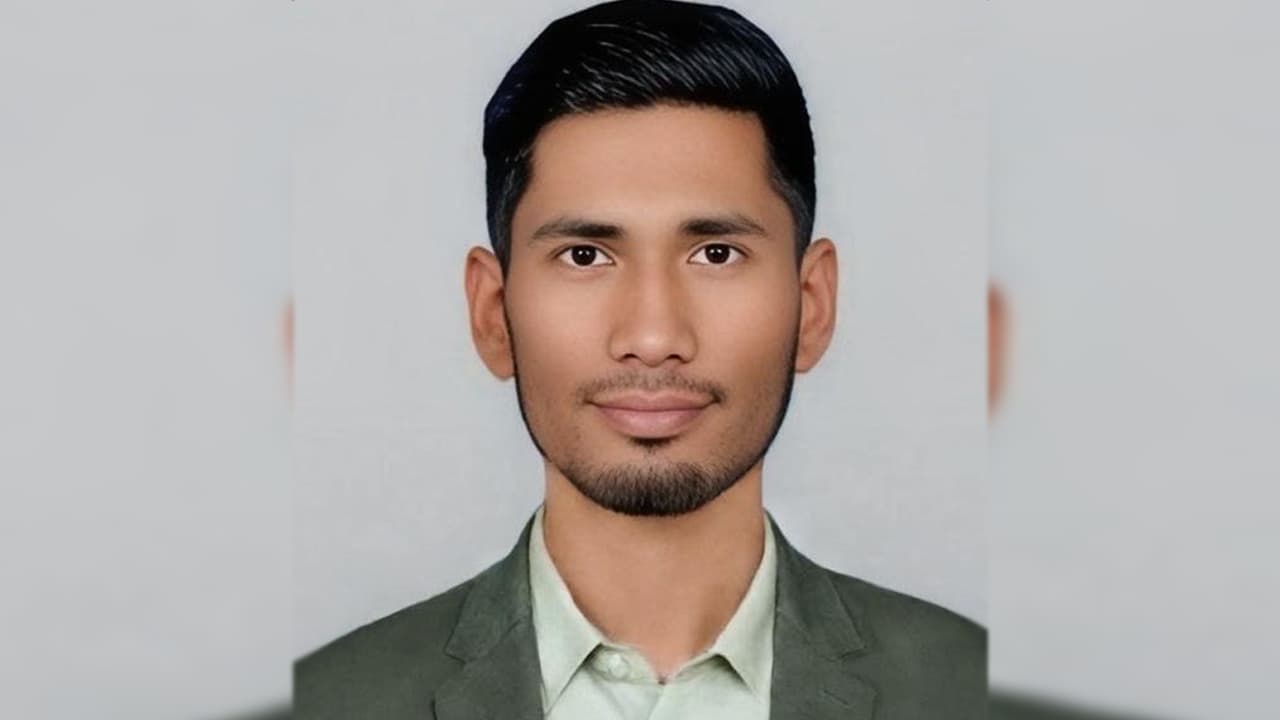 বাউফলে ফ্যামিলি কার্ডের তথ্য সংগ্রহকারী তালিকায় সাজাপ্রাপ্ত ছাত্রদল নেতা