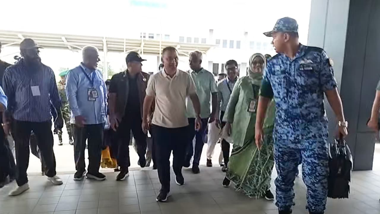মাতারবাড়ী কয়লা বিদ্যুৎকেন্দ্র ও গভীর সমুদ্রবন্দর পরিদর্শন করলেন প্রধানমন্ত্রী