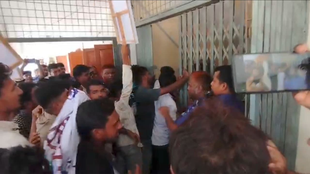 কুমারখালীতে ফ্যামিলি কার্ড নিয়োগে অনিয়মের অভিযোগ, ইউএনও কার্যালয় ঘেরাও