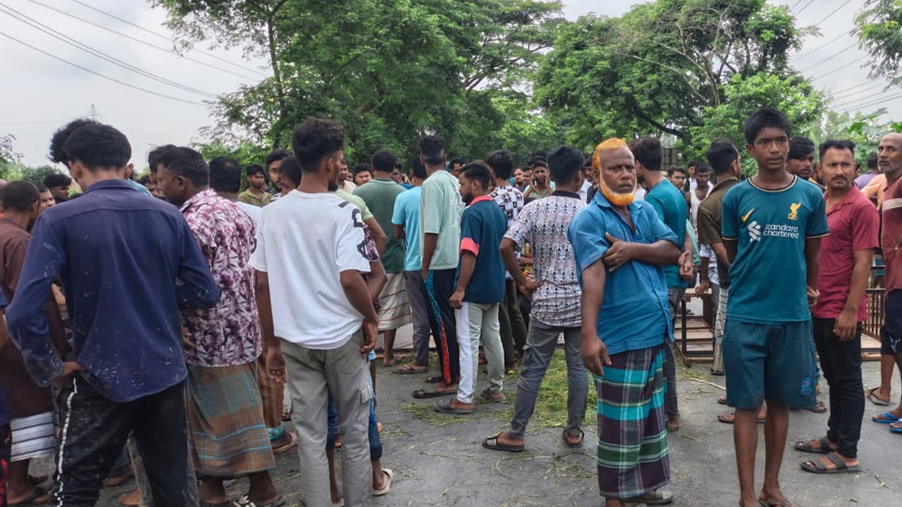 সৈয়দপুরে বাসের চাপায় কৃষক নিহত, মহাসড়ক অবরোধ