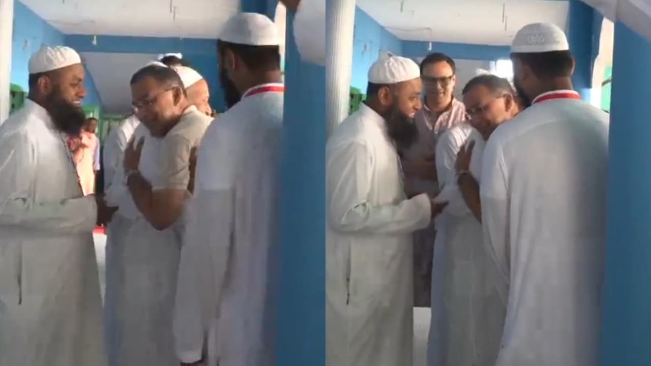 ফটিকছড়িতে হেফাজত আমিরের সঙ্গে সৌজন্য সাক্ষাৎ প্রধানমন্ত্রীর