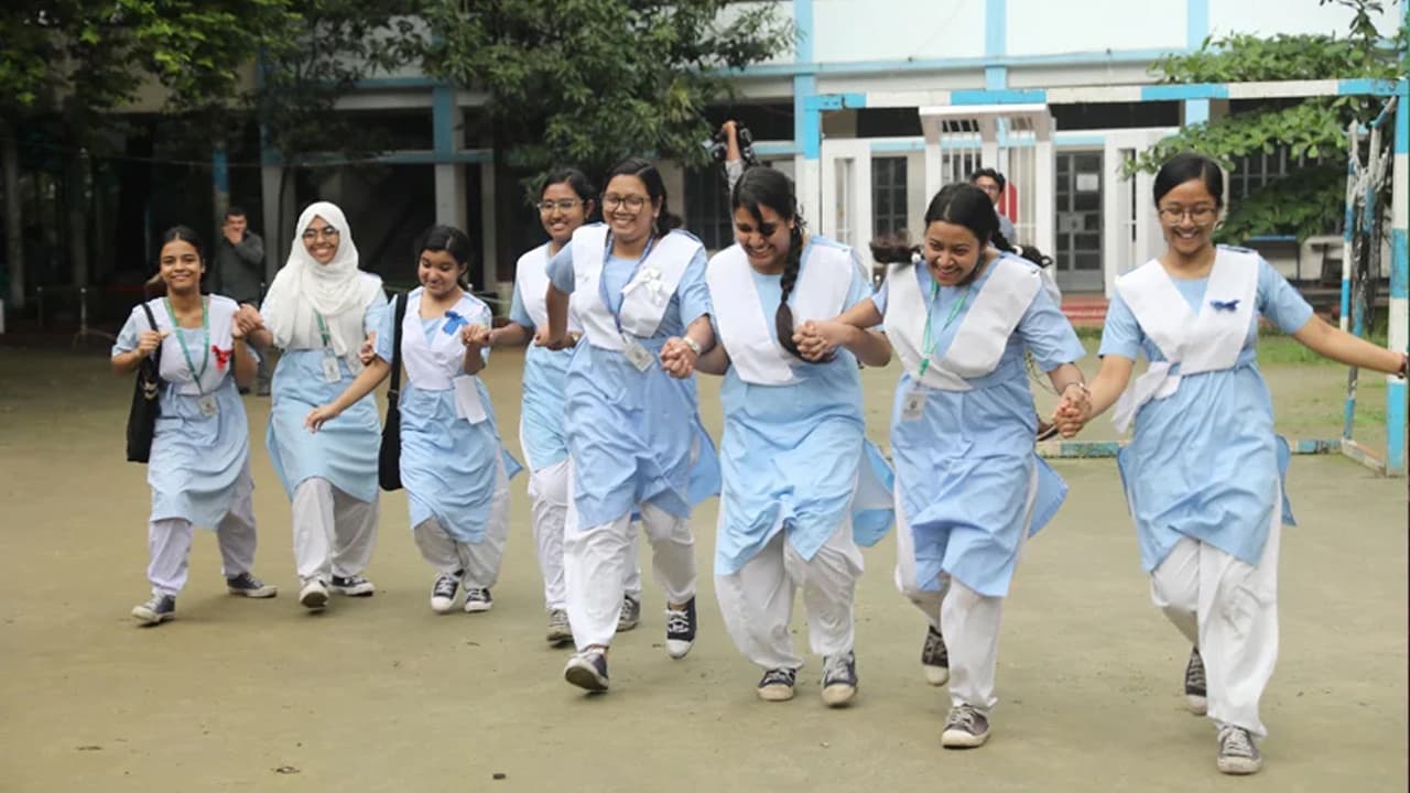 রাজশাহী বোর্ডে এসএসসি পাসের হার ৬৩.৬৭ শতাংশ, এগিয়ে ছাত্রীরা