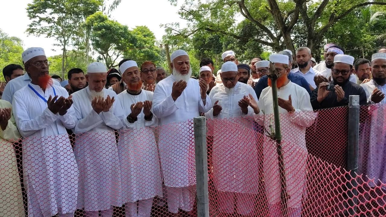 সাঘাটাতে নিহত শিবির ও জামায়াত নেতার কবর জিয়ারত করলেন ডা. শফিকুর রহমান