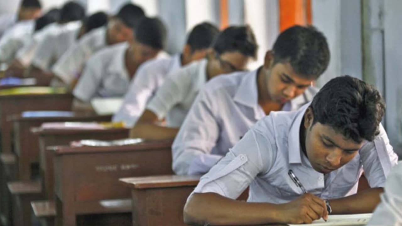 এসএসসি ফলাফল: মানবিকে ছেলেদের বড় বিপর্যয়, ১০০ জনে ফেল ৫৯ জন