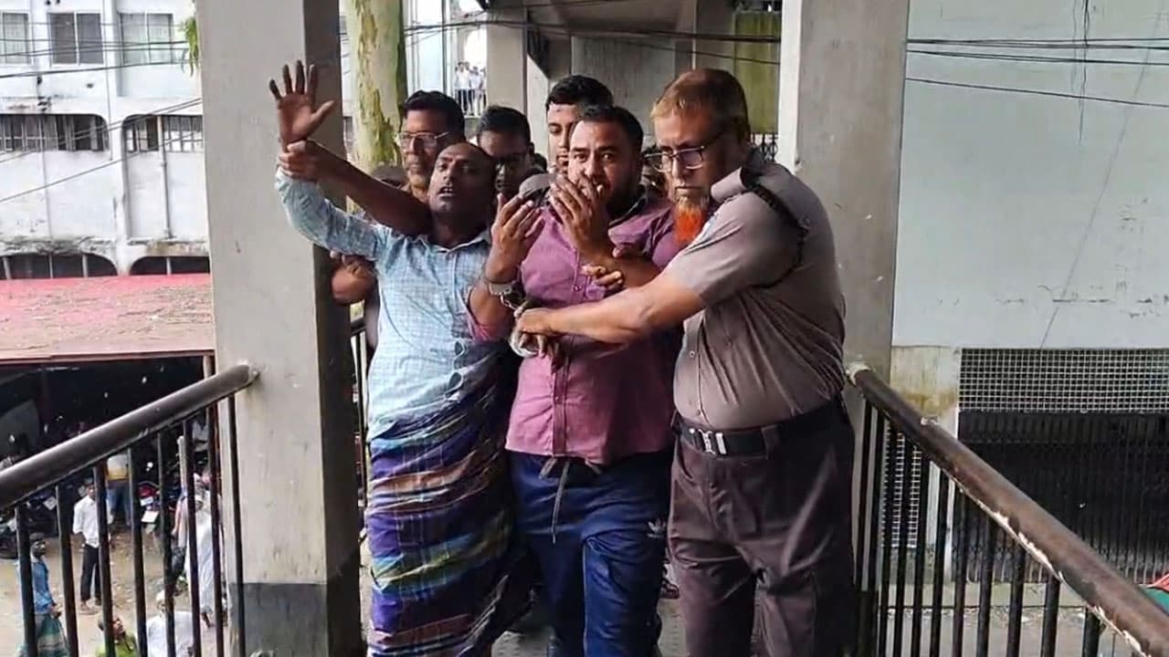 গৃহবধূকে ব্ল্যাকমেইল ও ধর্ষণের দায়ে দুই আসামির মৃত্যুদণ্ড