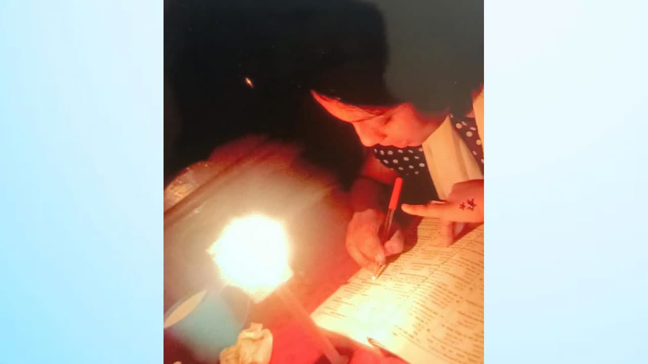 লোডশেডিংয়ের বাধা জয় করে এসএসসিতে জিপিএ-৫ পেলেন কুমিল্লার সাওদা