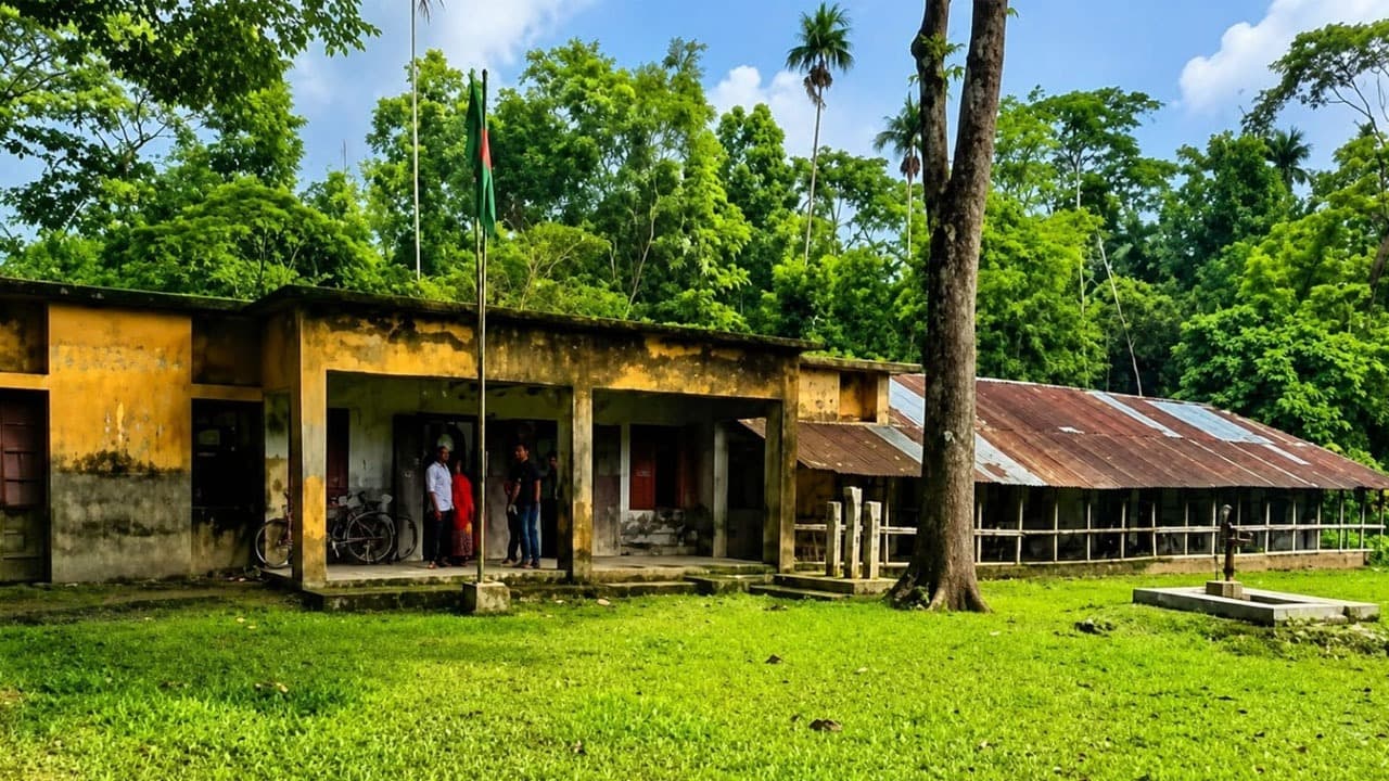 ১২ পরীক্ষার্থীর ১১ শিক্ষক, এসএসসিতে পাস মাত্র ১ জন