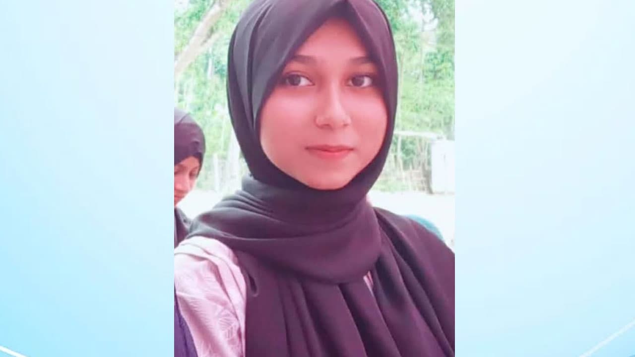 বাবার মরদেহ বাড়িতে রেখে পরীক্ষায় বসা ঋতুর জিপিএ-৫