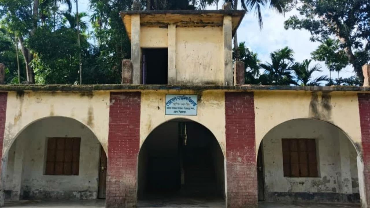 পিরোজপুরের পোরগোলা মাধ্যমিক বিদ্যালয়ে শতভাগ ফেল, ক্ষুব্ধ এলাকাবাসী