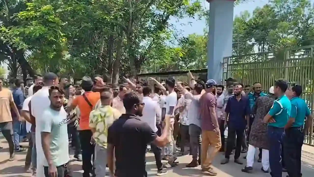 সিলেটে ফ্যামিলি কার্ডের জনবল নিয়োগে অনিয়মের অভিযোগ, ইউএনওর কার্যালয়ে তালা