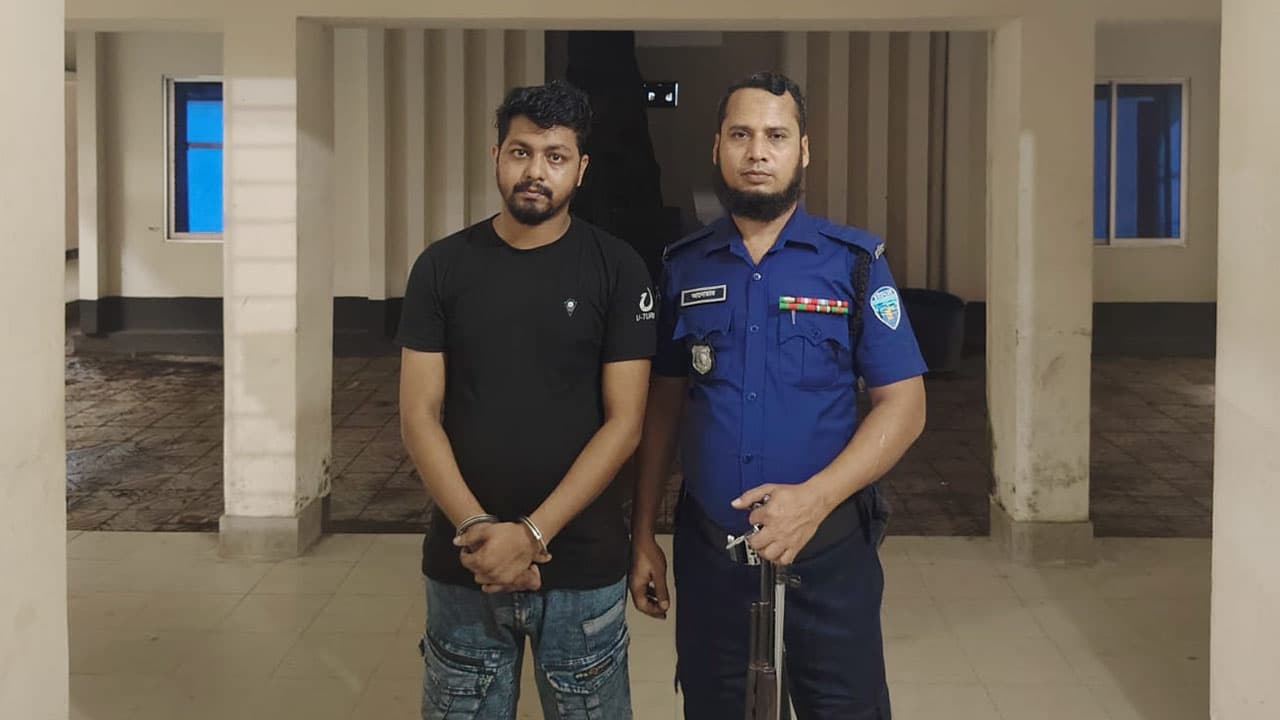 নোয়াখালীতে চুরি হওয়া মিনি ট্রাক উদ্ধার, আন্তঃজেলা চক্রের সদস্য গ্রেপ্তার