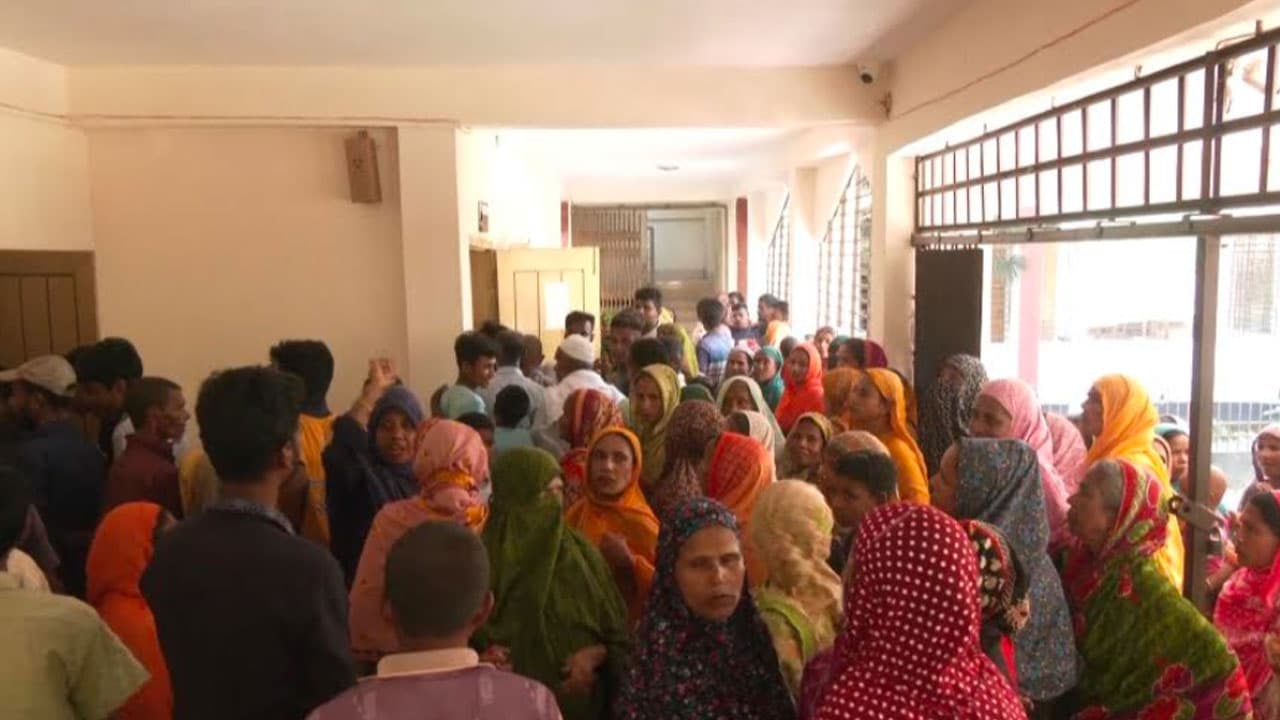 মিঠাপুকুরে গ্রাম পুলিশ নিয়োগে অনিয়মের অভিযোগ, ইউপি কার্যালয় ঘেরাও