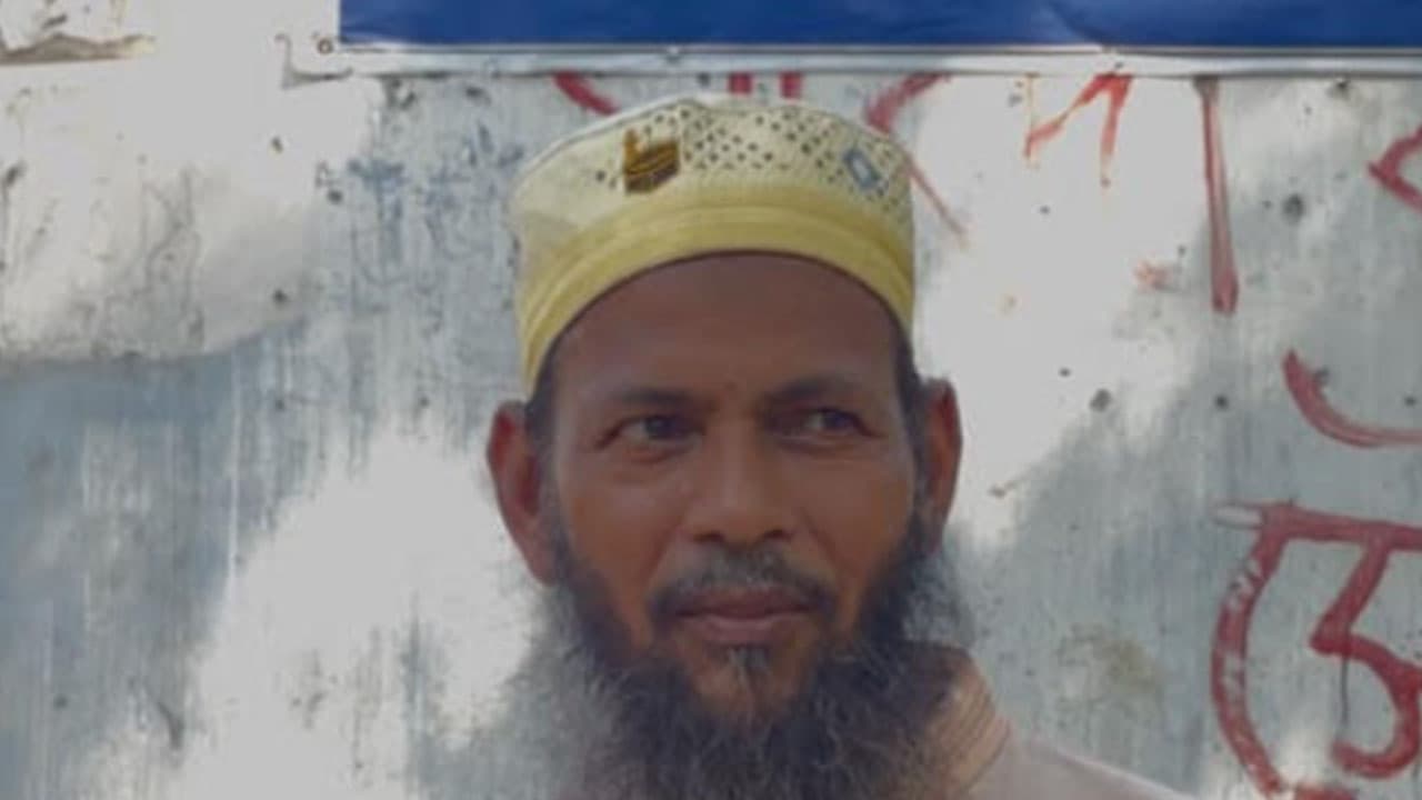 সন্তানরা বিসিএস ক্যাডার ও নার্স, ৫৪ বছর বয়সে এসএসসি পাস করলেন বাবা