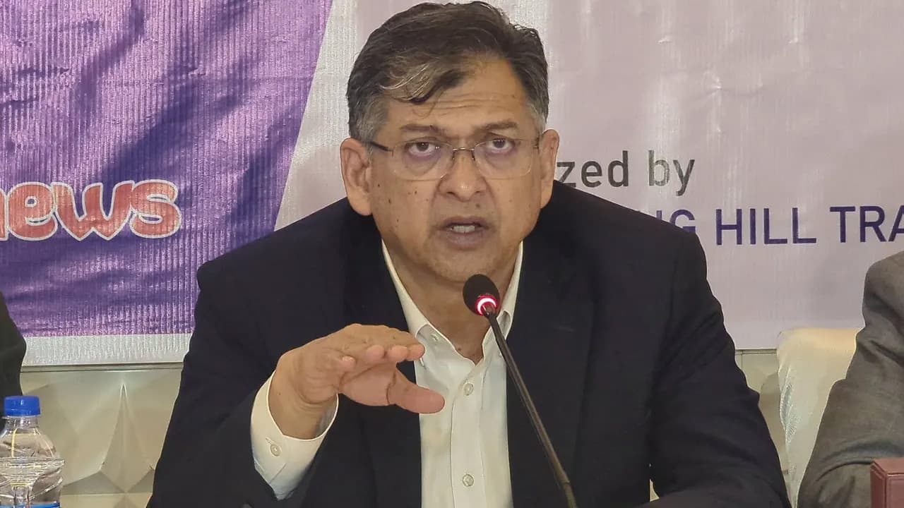 আমরা সবাই বাংলাদেশি, কেউ ‘আদিবাসী’ নই: স্বরাষ্ট্রমন্ত্রী