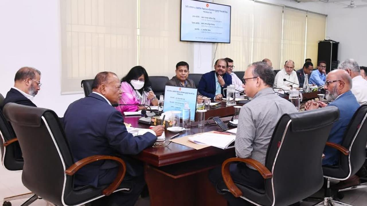 পোশাক শিল্পে পরিবেশ সুরক্ষা নিশ্চিতে প্রযুক্তি ও বাস্তবতার সমন্বয় জরুরি: পরিবেশমন্ত্রী
