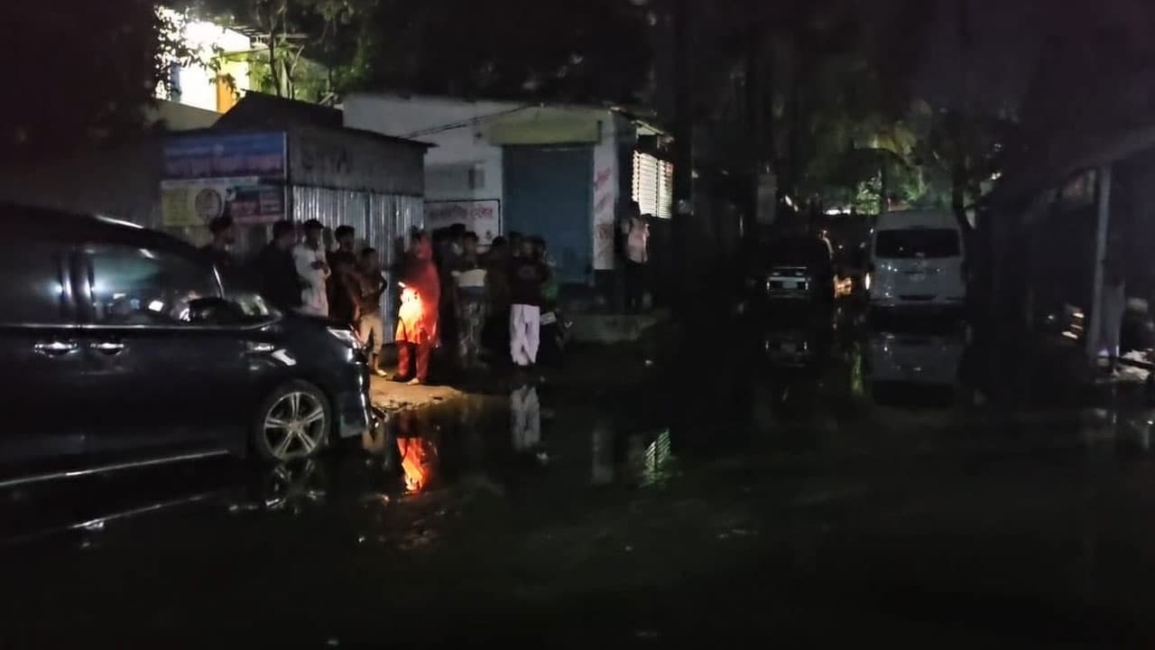 সাভারে ৪ তলা ভবন ঘিরে সিটিটিসি ও পুলিশ, ককটেল উদ্ধার