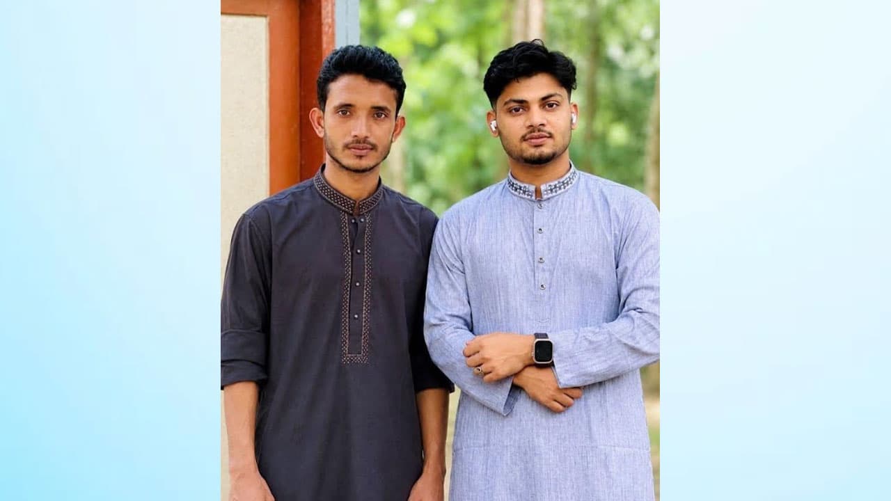 টেকনাফে বালুবাহী ট্রাকের ধাক্কায় দুই বন্ধুর মৃত্যু