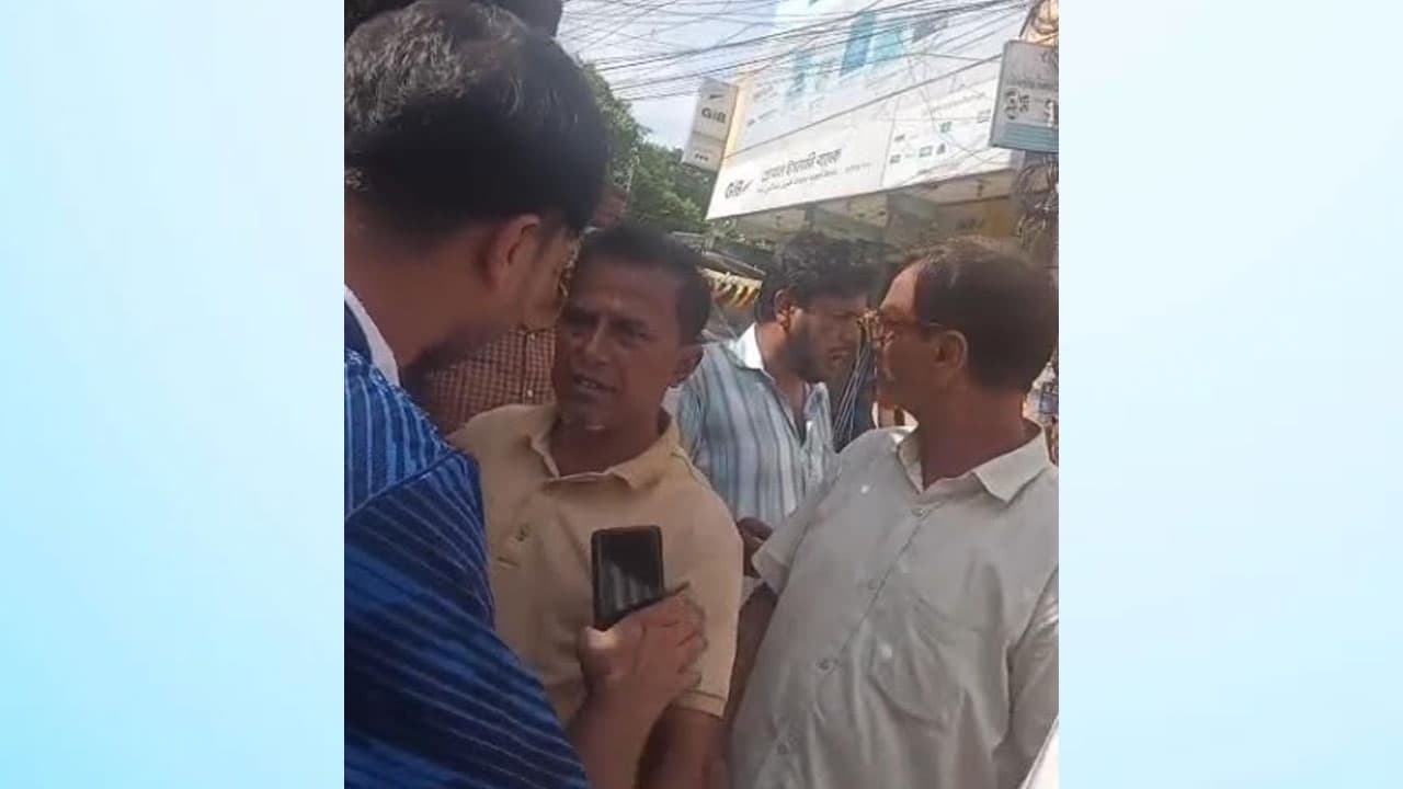 বিদ্যুৎকেন্দ্রে যুবদল নেতা পরিচয়ে চাঁদা দাবি, পুলিশের সামনেই ঠিকাদারের ওপর হামলা