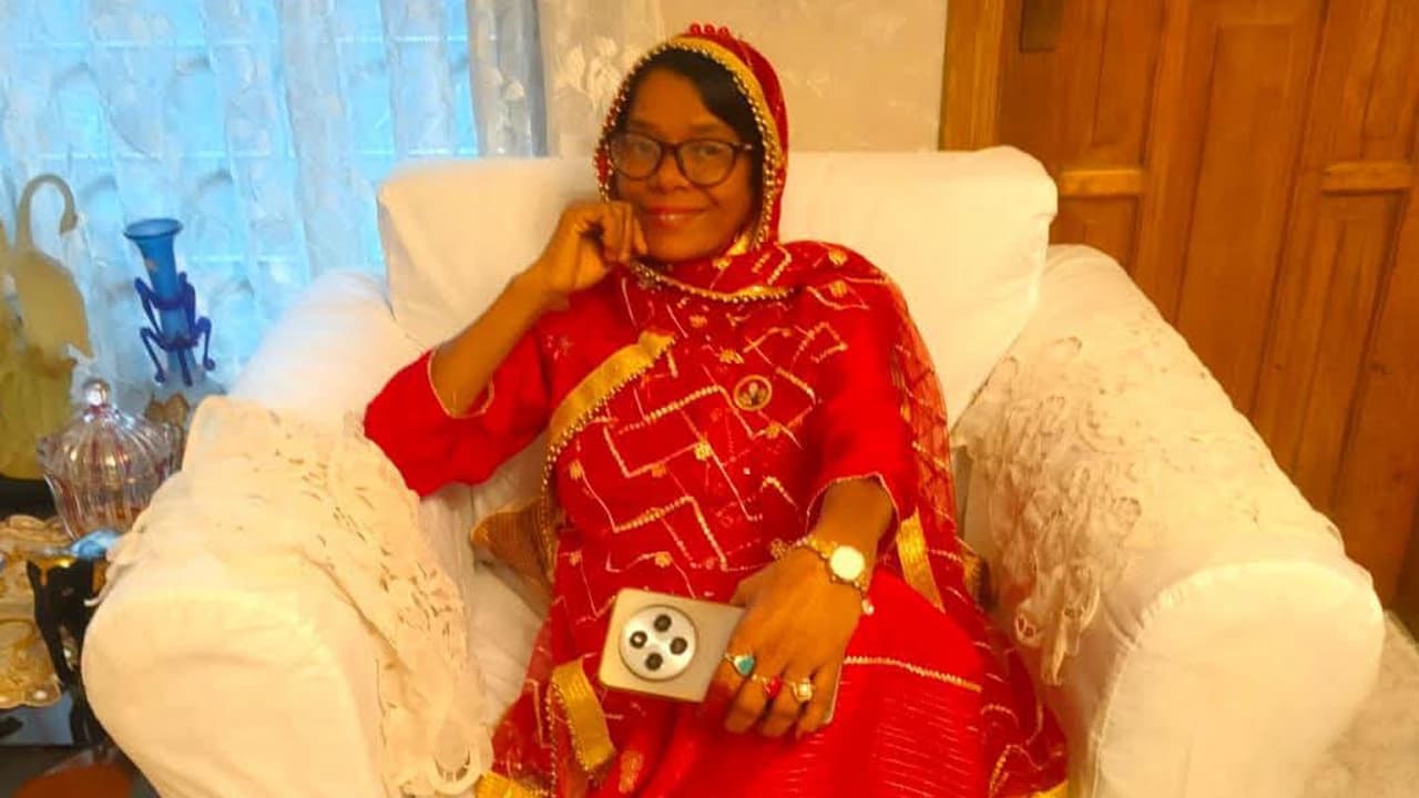 ধামরাইয়ে ফ্যামিলি কার্ড দেওয়ার নামে টাকা হাতিয়ে নেওয়ার অভিযোগ মহিলা দল নেত্রীর বিরুদ্ধে
