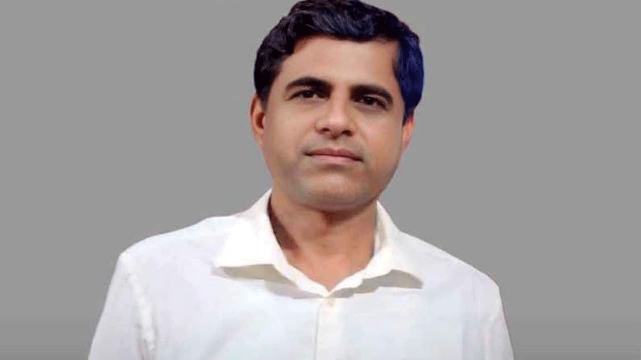ভারতীয় নাগরিকত্বের তথ্য মিলেছে, তবুও স্কুলে বহাল প্রধান শিক্ষক