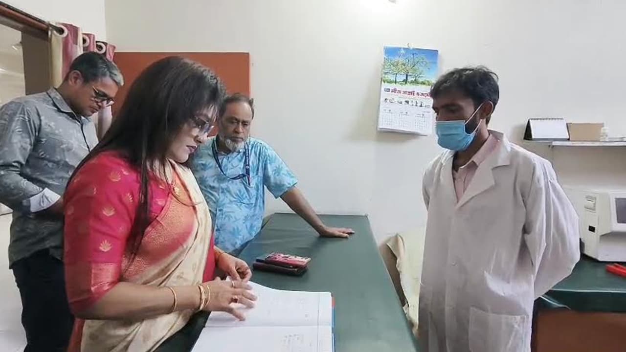 মানিকগঞ্জে অনিয়মের দায়ে দুই ডায়াগনস্টিক সেন্টার সিলগালা