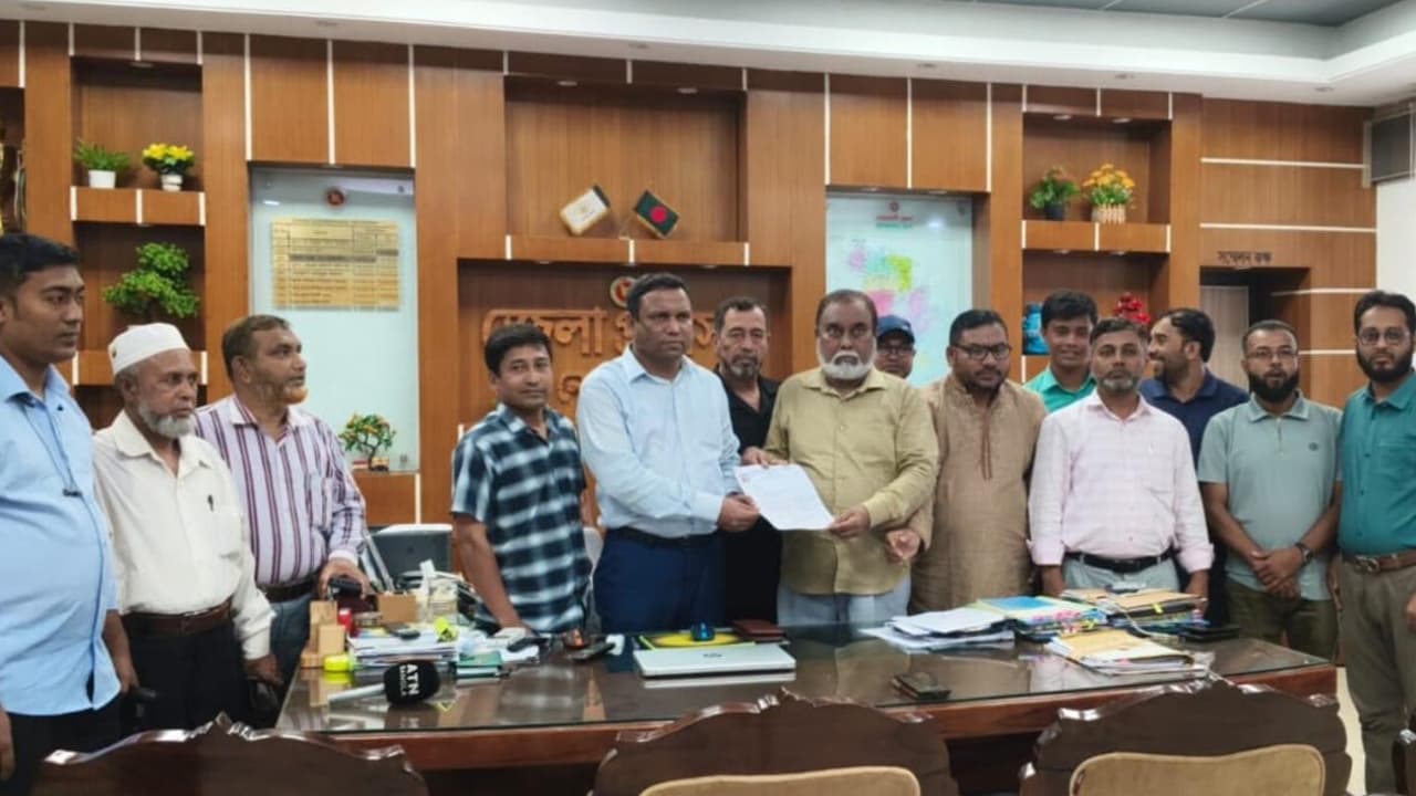 নোয়াখালীকে সিটি করপোরেশন করার দাবিতে প্রধানমন্ত্রীর বরাবর স্মারকলিপি