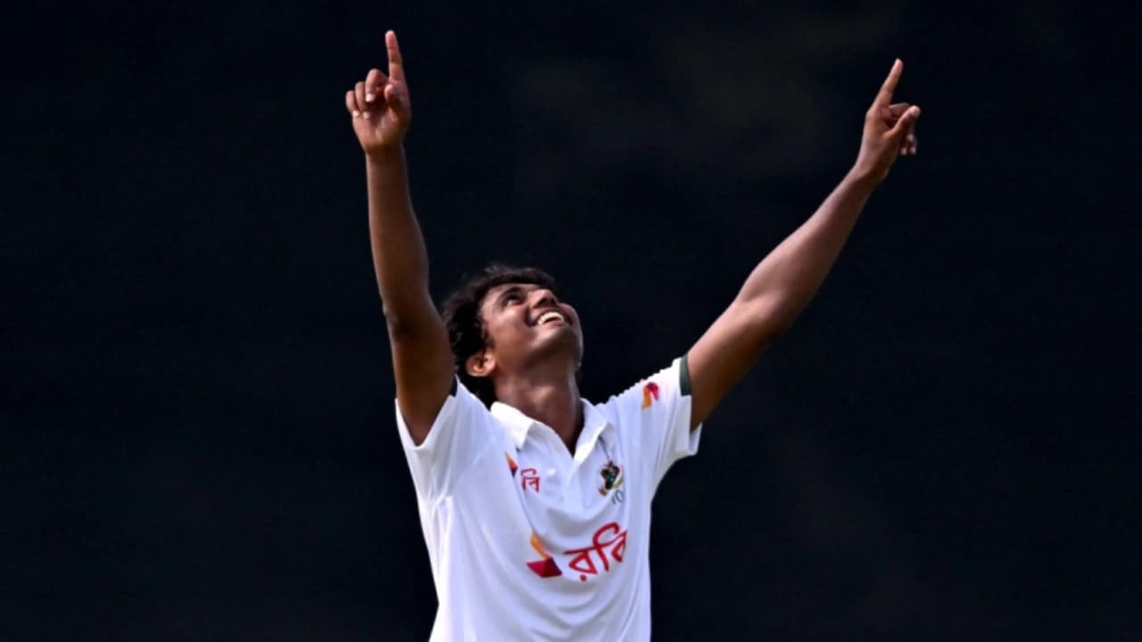 ছয় উইকেটের কৃতিত্ব তাসকিন-ইবাদতকে দিলেন হাসান