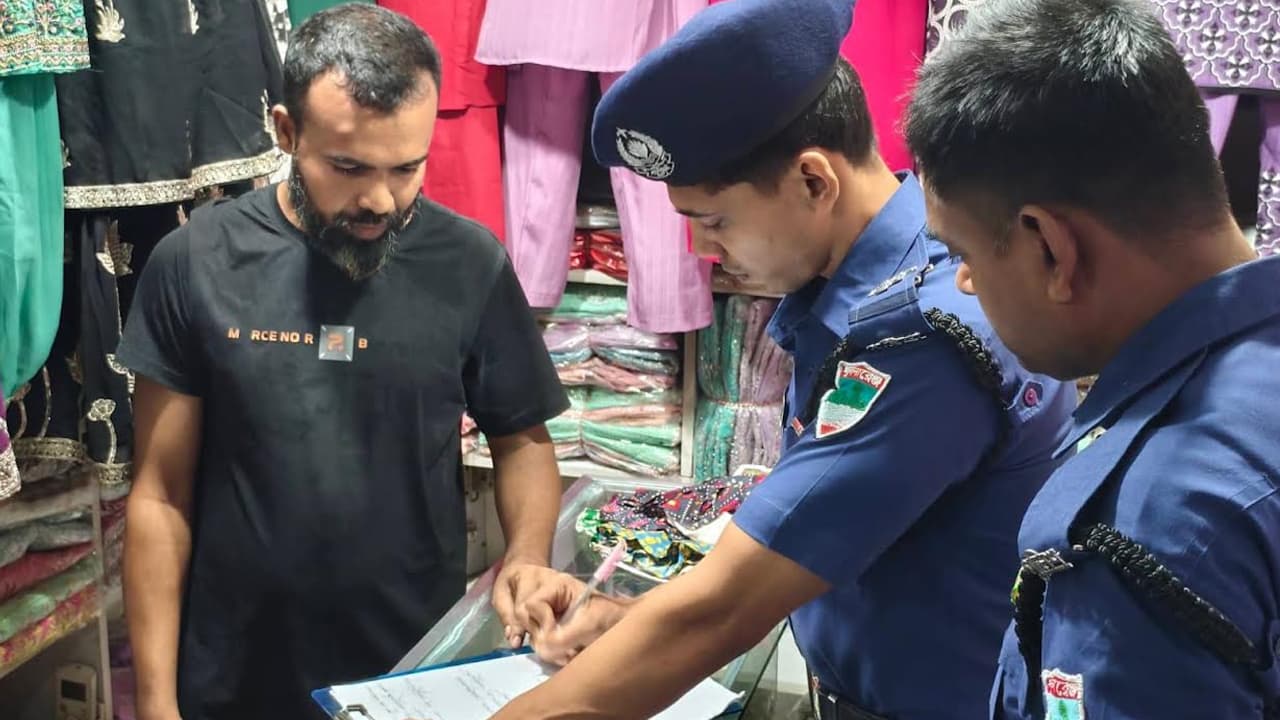 মাগুরায় থানার ১০০ গজের মধ্যে ৬টি দোকানে দুঃসাহসিক চুরি, ১০ লাখ টাকার ক্ষতি