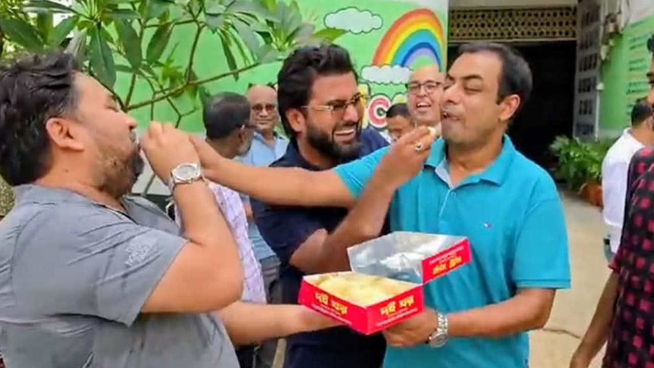 রাষ্ট্রপতি পদে মির্জা ফখরুলের মনোনয়ন: ঠাকুরগাঁওয়ে আনন্দ মিছিল ও মিষ্টি বিতরণ