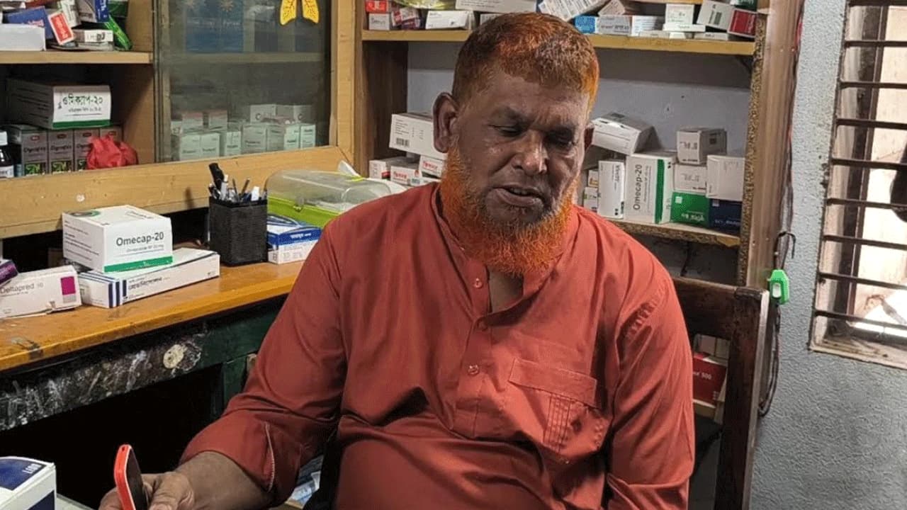 কোমরের ব্যথার চিকিৎসায় দুই হাতে ইনজেকশন, পচন ধরেছে বৃদ্ধার হাতে