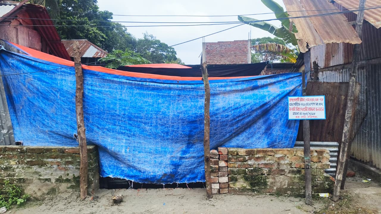 বাবুগঞ্জে খাসজমি উচ্ছেদের পর পুনরায় দখলের অভিযোগ, অভিযুক্ত ইউপি সদস্য