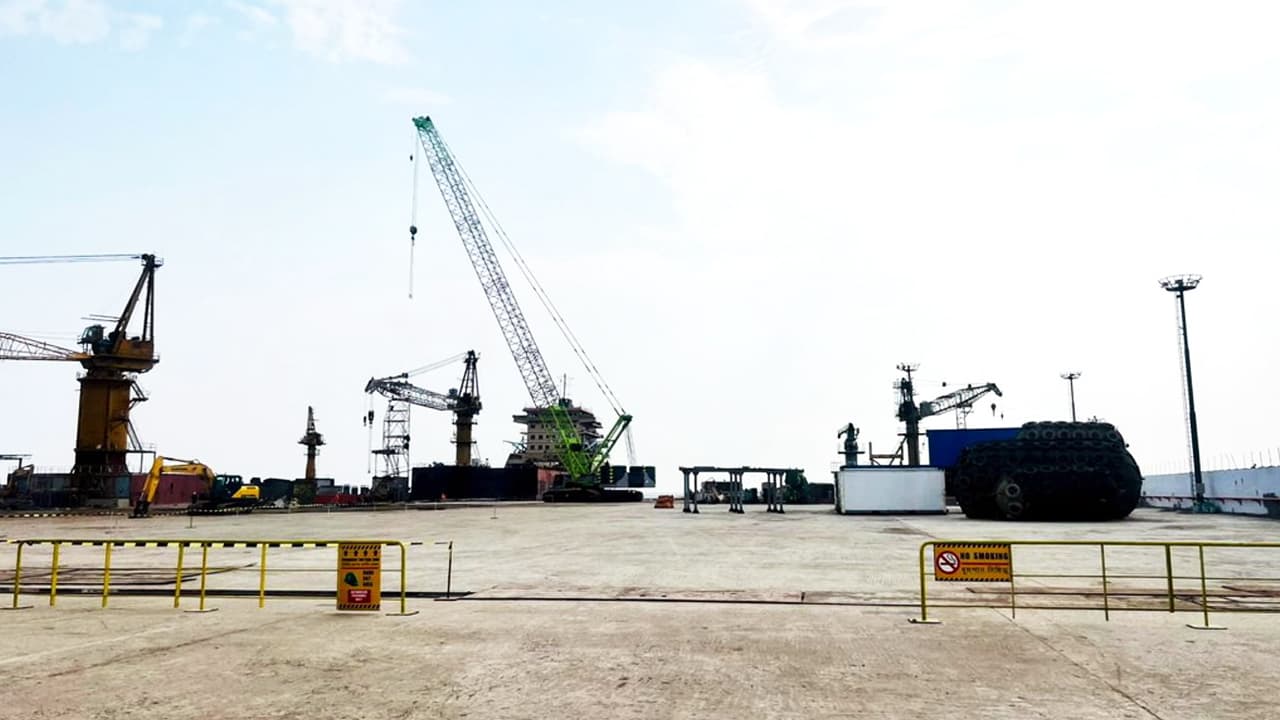 সীতাকুণ্ডের শিপইয়ার্ডে বিষাক্ত গ্যাস লিকেজ, নিহত ৫