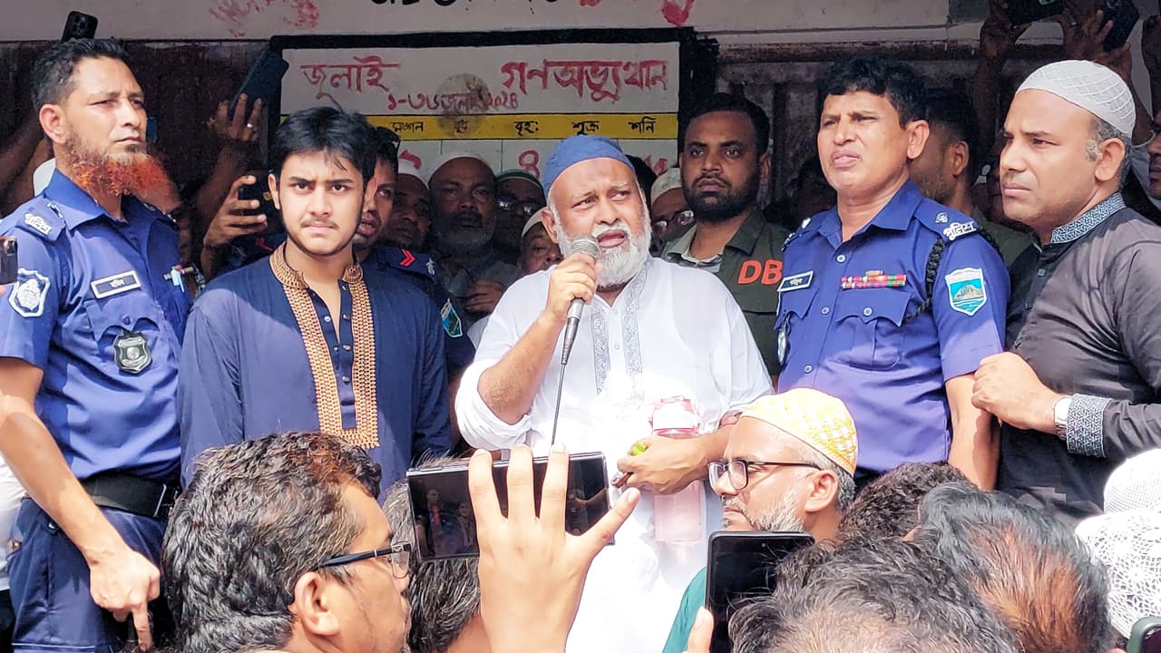 মায়ের জানাজায় চার ঘণ্টার প্যারোলে মুক্তি পেলেন সাবেক এমপিপুত্র রাসেল