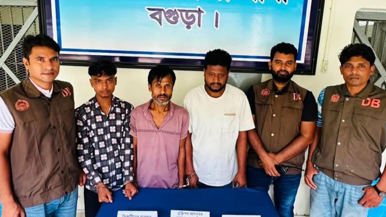ডিবি পুলিশ পরিচয়ে অপহরণ: তিনজন গ্রেপ্তার