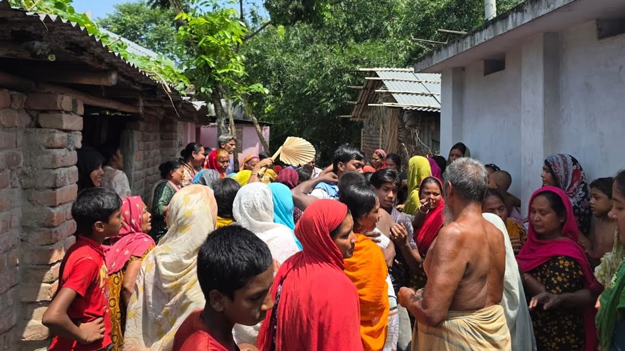 রাজশাহীর চারঘাটে বিদ্যুৎস্পৃষ্ট হয়ে শ্বশুর ও পুত্রবধূর মৃত্যু