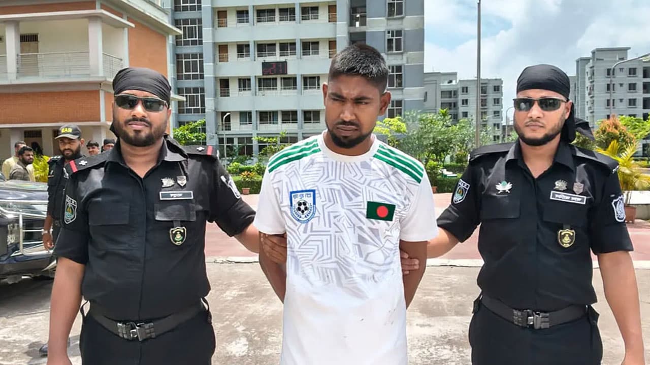 ‘বাপেরে ওরা ১৫ জনে কোপাইছে, আর আমরা দুই ভাইয়ে ওরে কোপাইছি’