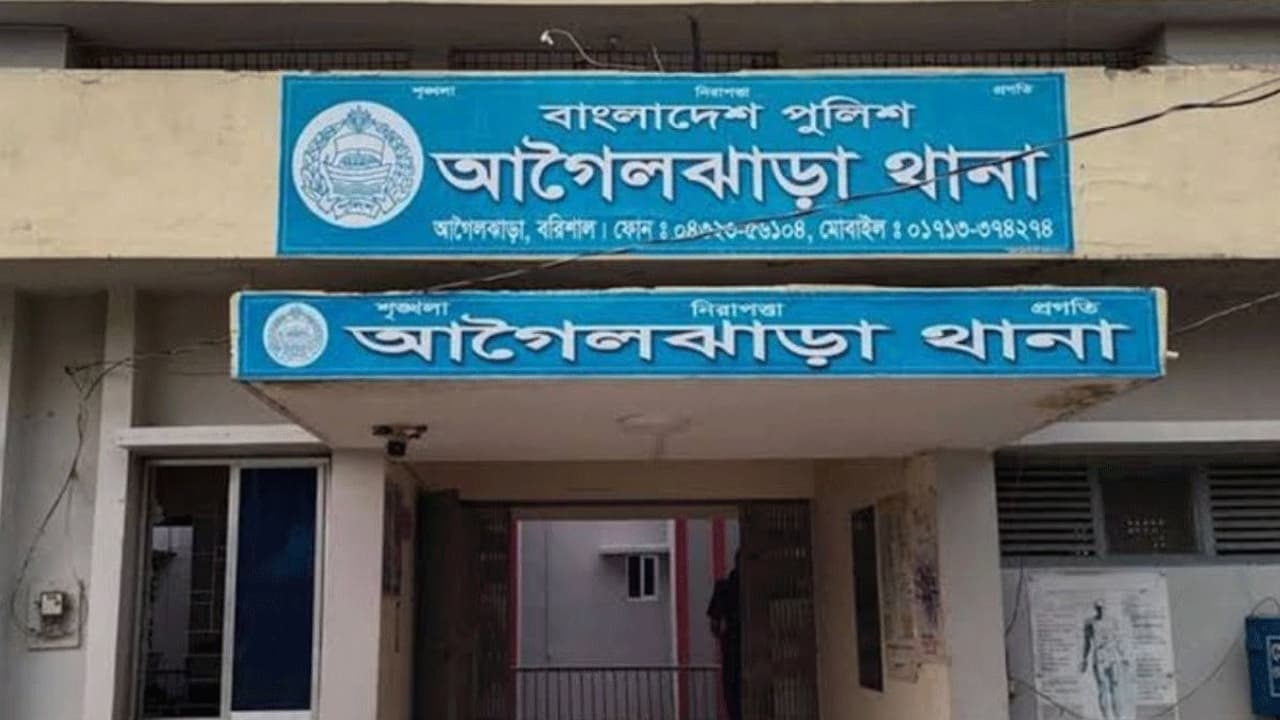 আগৈলঝাড়ায় ফুটবল খেলতে গিয়ে মাদ্রাসাছাত্রের মৃত্যু