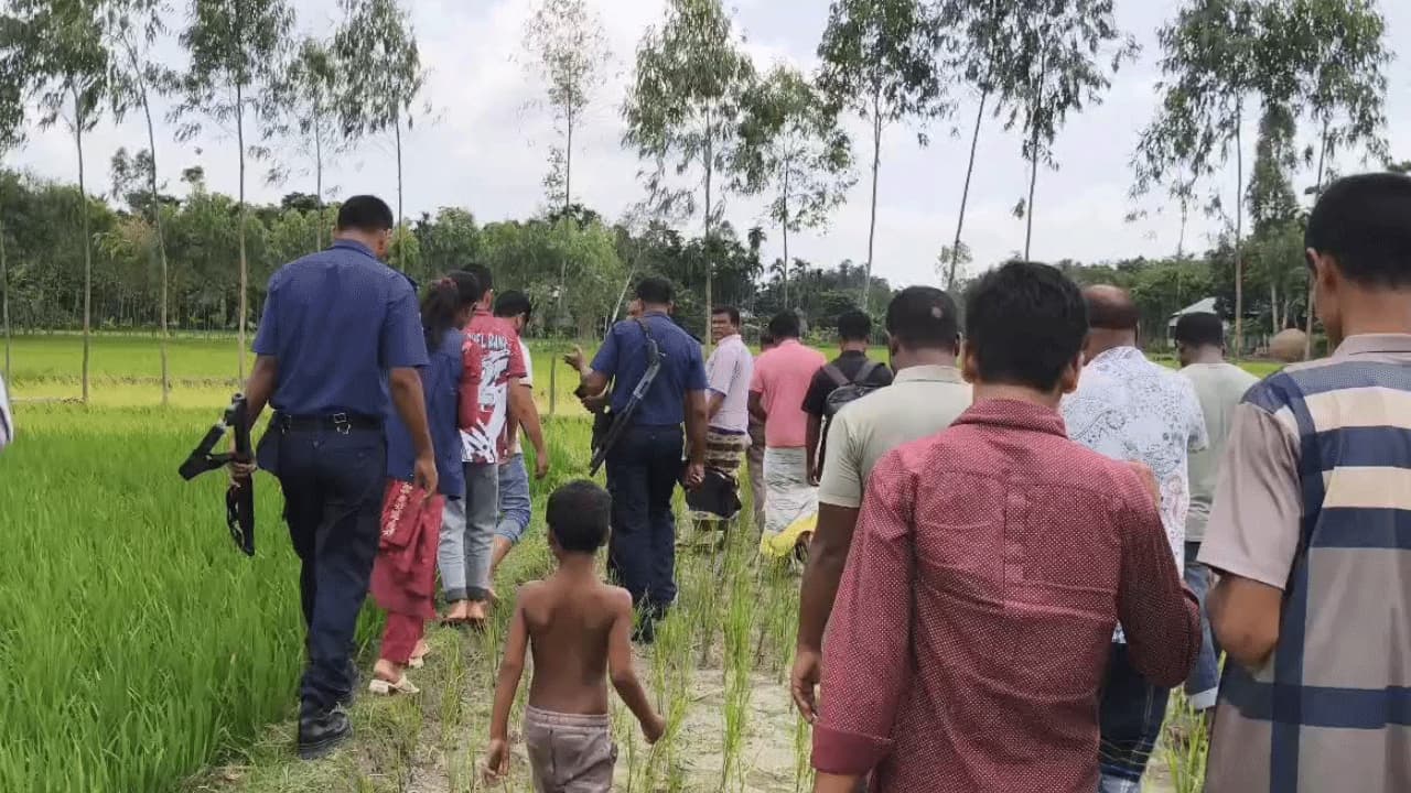 লালমনিরহাটে ২৬ বছর পর পৈতৃক জমি ফিরে পেলেন এতিম যুবক