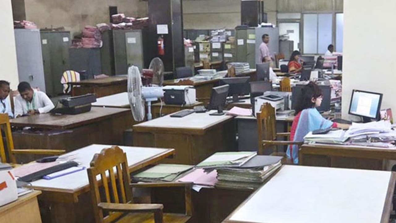 এক দিনের ছুটিতে টানা চার দিন বিরতির সুযোগ সরকারি চাকুরেদের