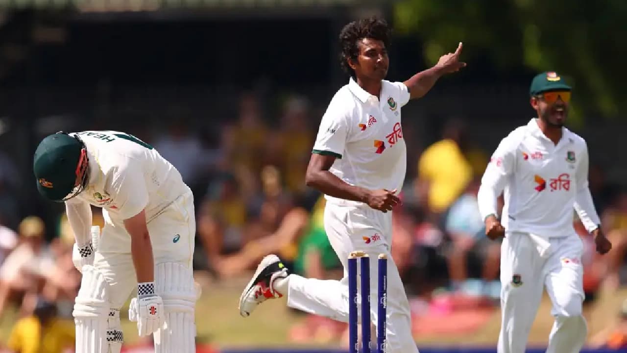 ডারউইন টেস্ট: হাসানের জোড়া আঘাতে চাপে অস্ট্রেলিয়া