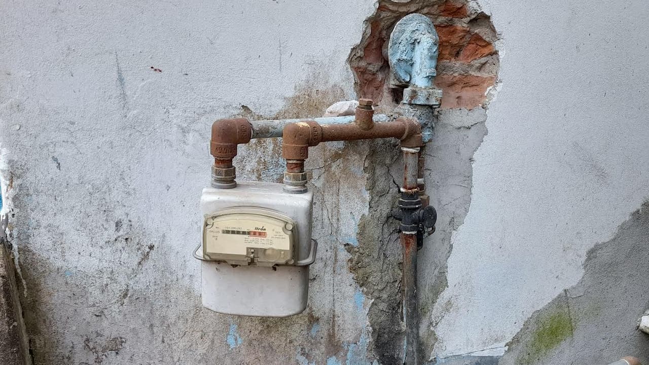 শেরপুরে তীব্র গ্যাস সংকট: মাটির চুলা ও এলপিজি সিলিন্ডারে রান্নার প্রয়োজনীয়তা