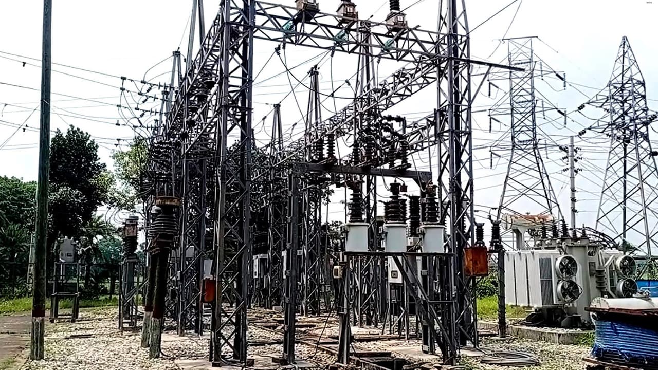 ঝিনাইদহে বিদ্যুৎ বিভ্রাটে ব্যবসায়িক ক্ষতি, সাথে 'ভুতুড়ে' বিলের ভোগান্তি