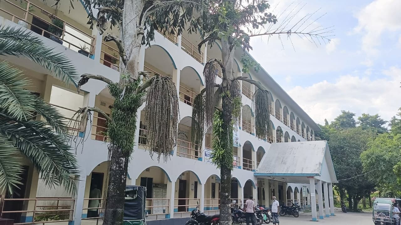 মতলব উত্তরের ১৬ দপ্তরে ভারপ্রাপ্তদের দিয়ে চলছে প্রশাসন