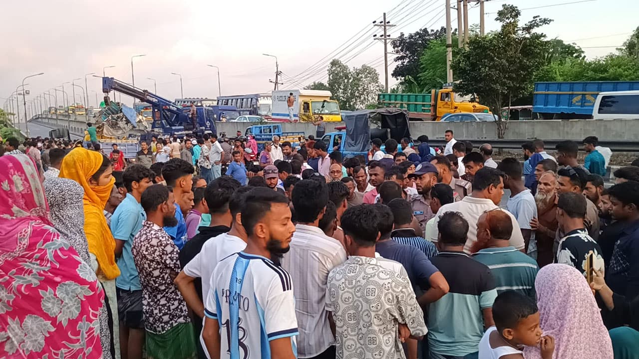 ঢাকা-টাঙ্গাইল মহাসড়কে পৃথক দুর্ঘটনায় ৩ জনের মৃত্যু